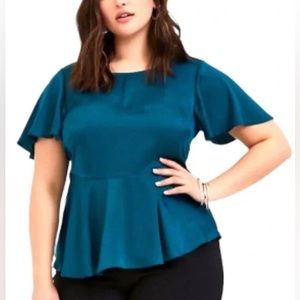 Torrid flowy peplum top teal blue flutter sleeves and keyhole in the back Size 0